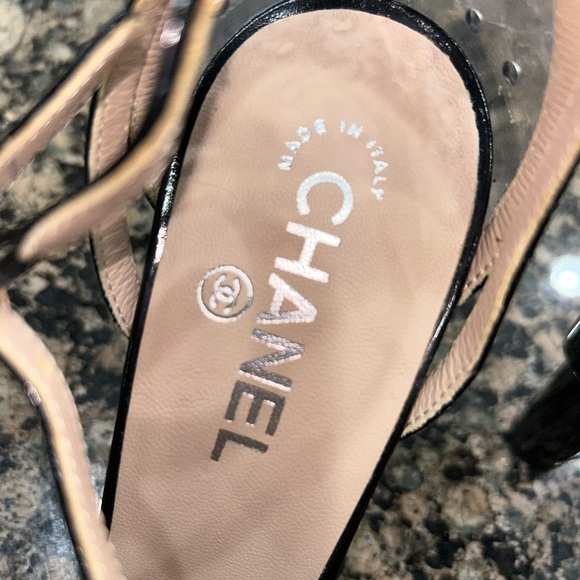 CHANEL Black Patent Leather Heels with T-Strap Design - Picture 3 of 8